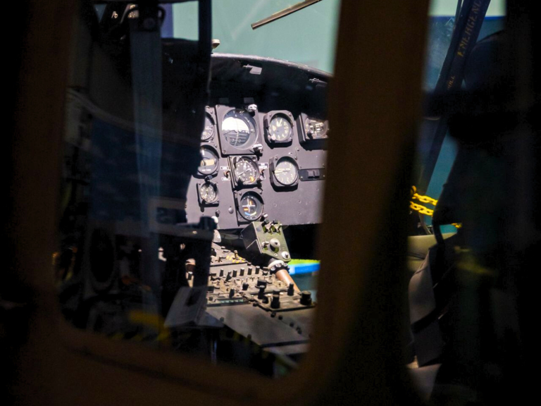 Huey-cockpit